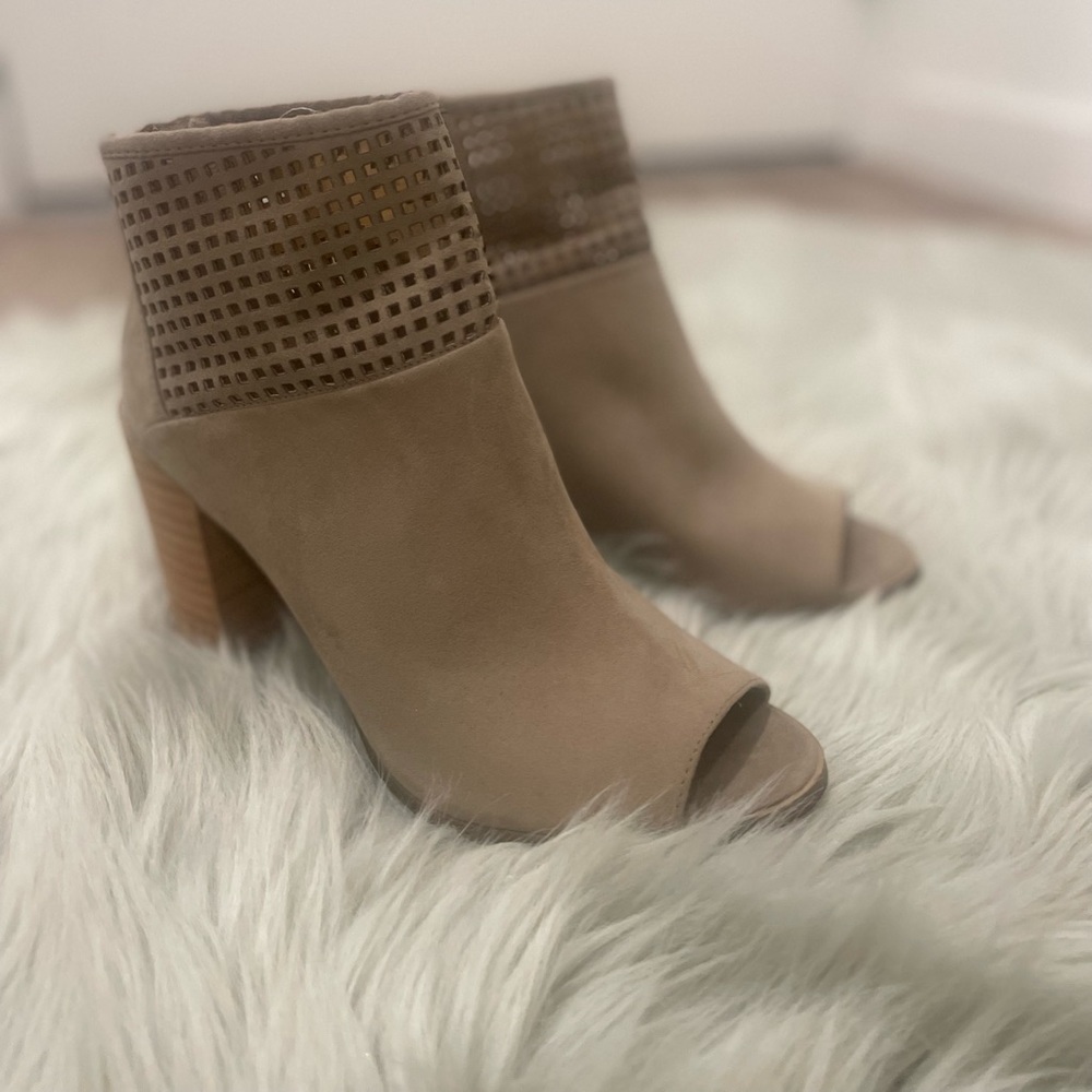 Tan heel booties with brown heel| OPEN FOR OFFERS